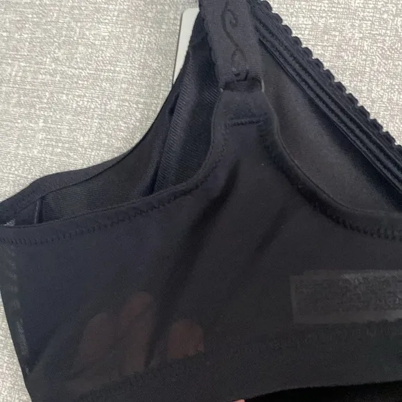 NWT Wacoal Black Simple Shaping Minimizing Underwire Bra