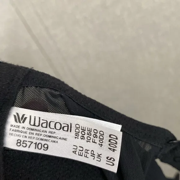 NWT Wacoal Black Simple Shaping Minimizing Underwire Bra