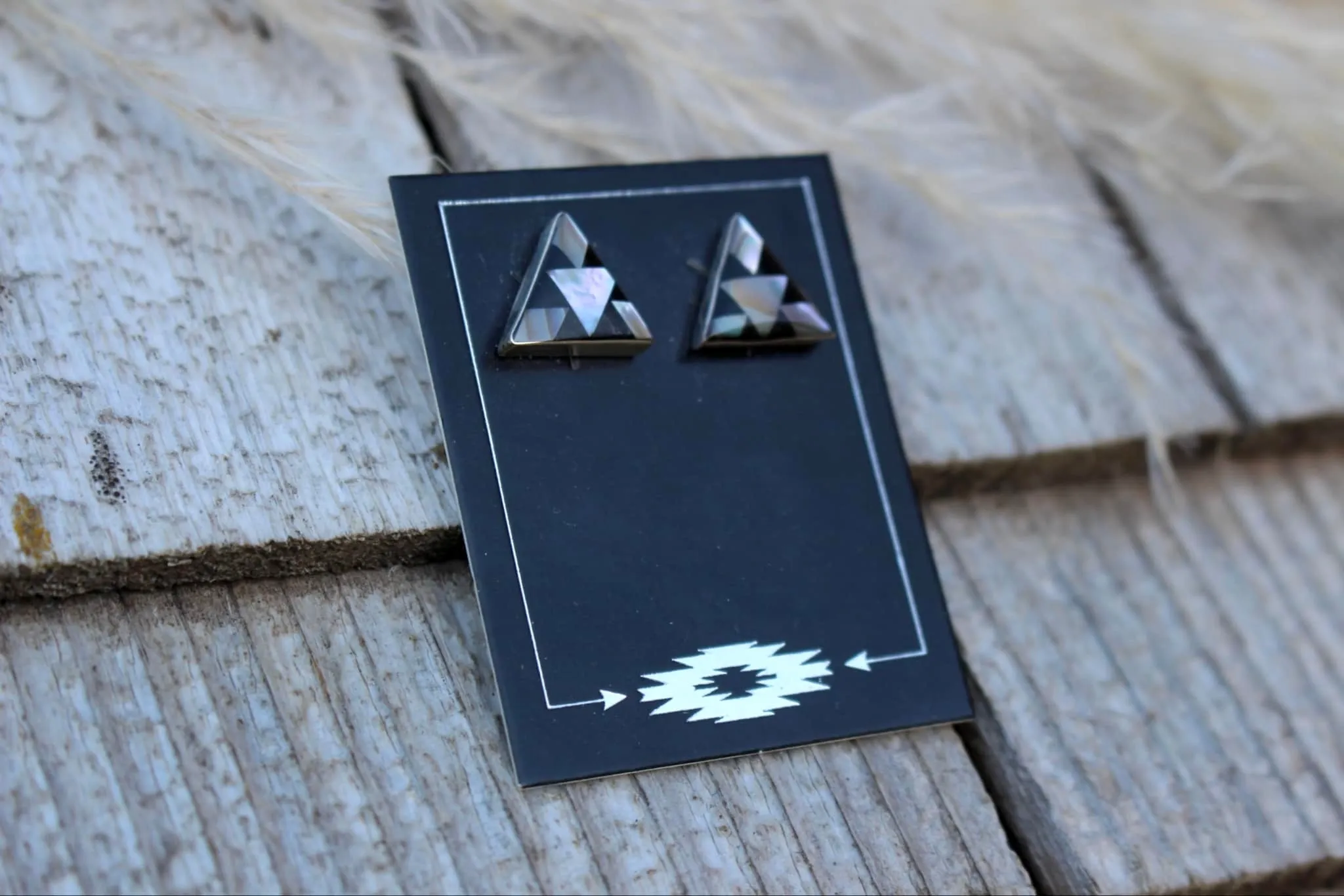 Onyx   White Shell Studs