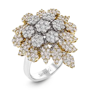 Right Hand Ring in 18k Gold with Diamonds