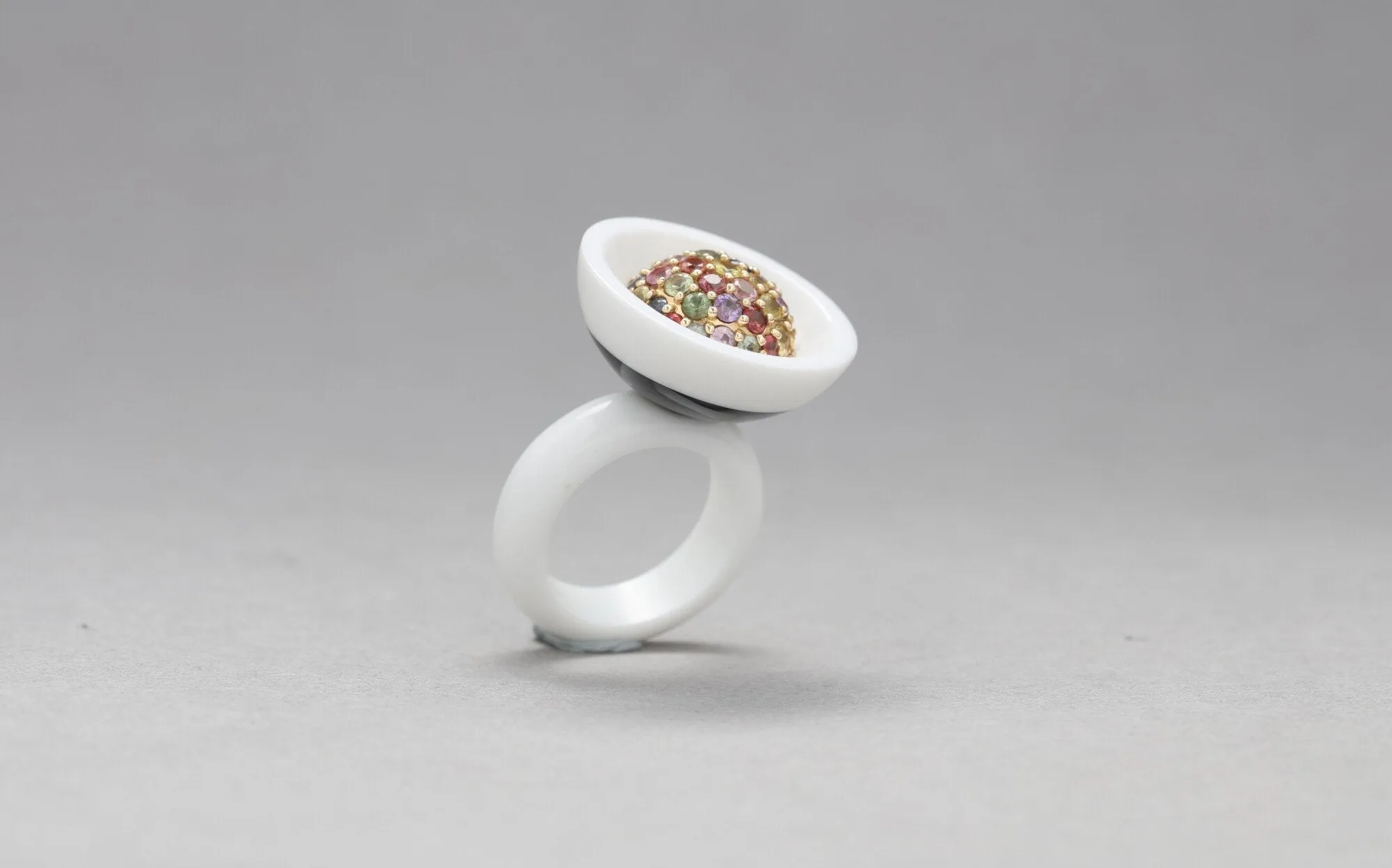 Studio Tara   I   Dali 18K Yellow Gold With Multicolored Sapphires Sphere On White And Black Corian Ring