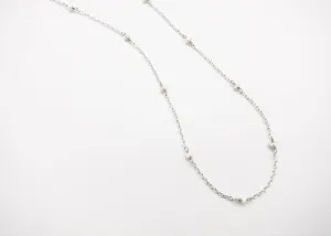 Super elegant, floating pearl chain