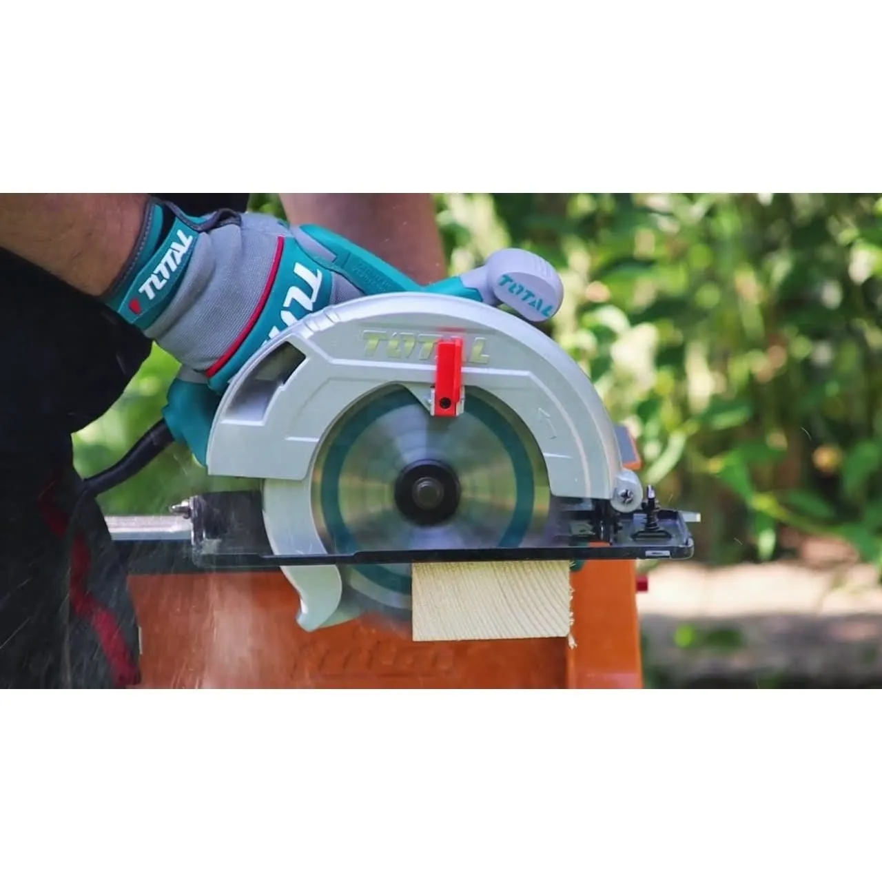 Total 7" Circular Saw 1400W 4800rpm - TS1141856