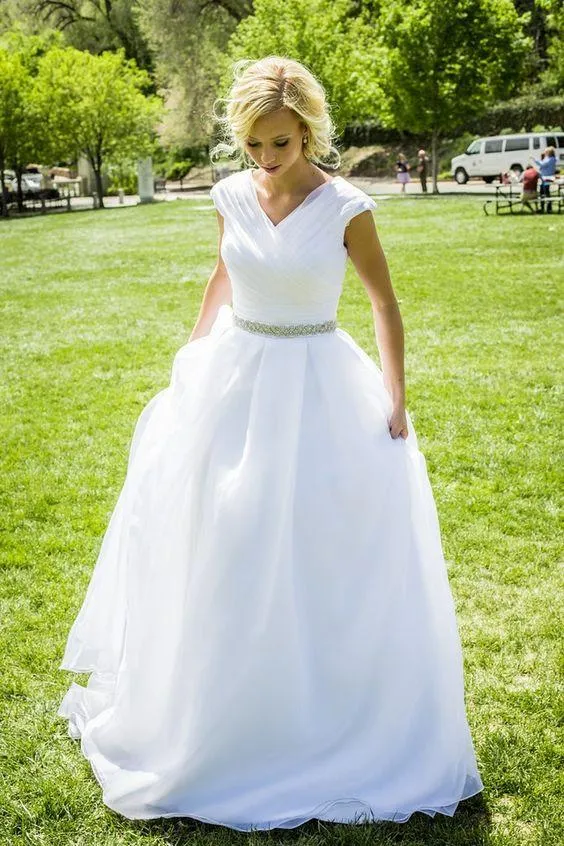 V-neckline White Organza Wedding Dress with Rhinestones Belt