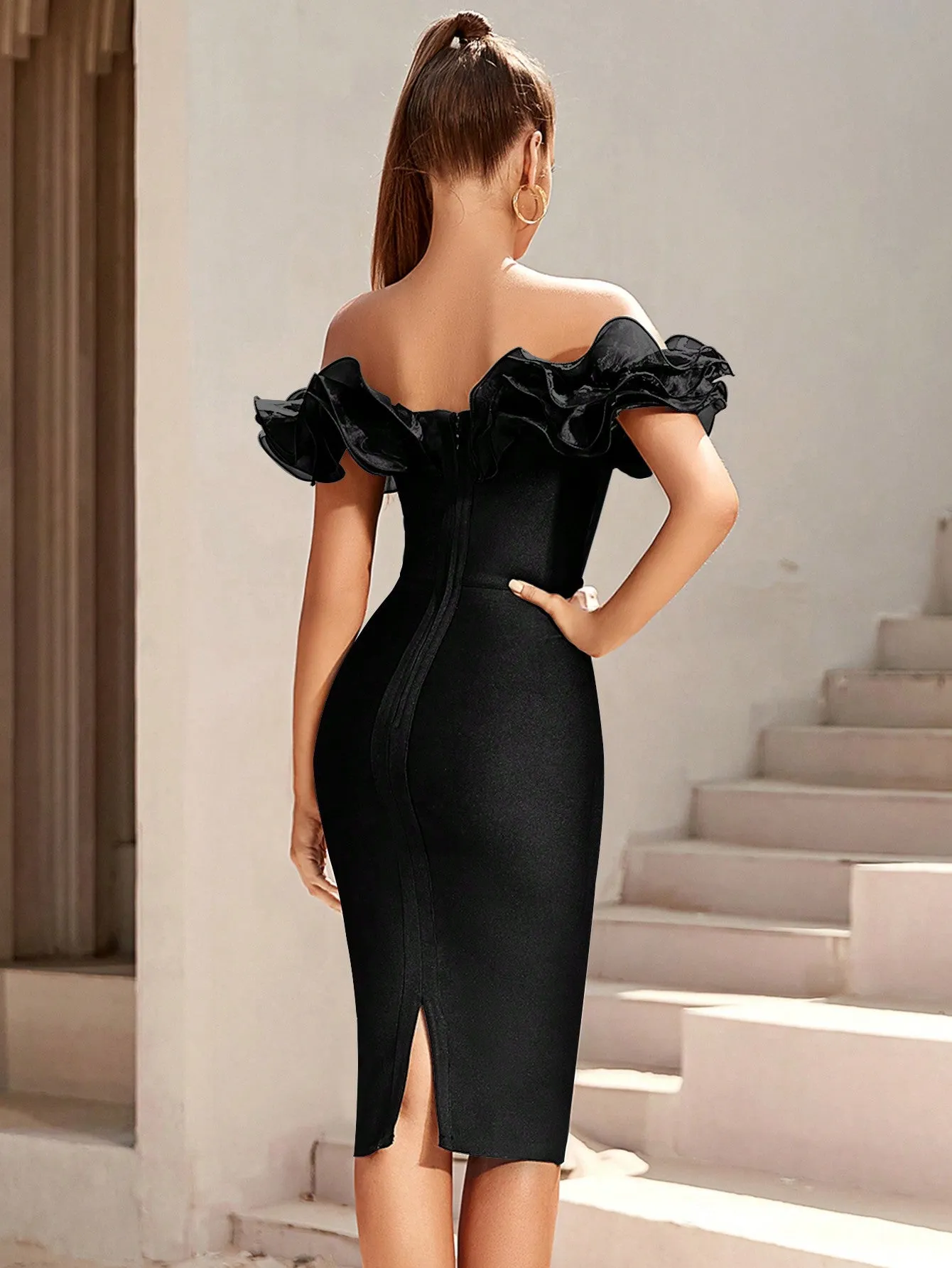 Vestido de cóctel ajustado con volantes en Cherry Vibes