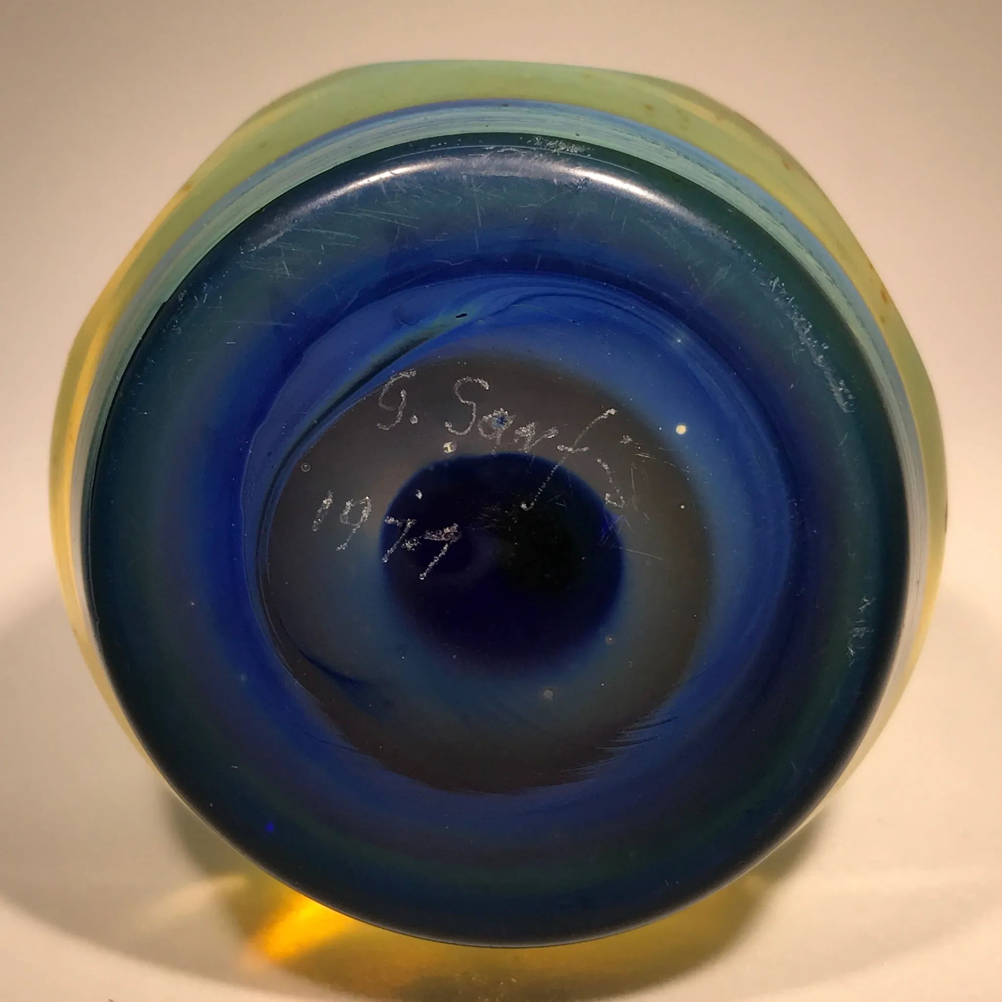 Vintage George Sarfi Art Glass Borosilicate Paperweight White Dahlia on Blue